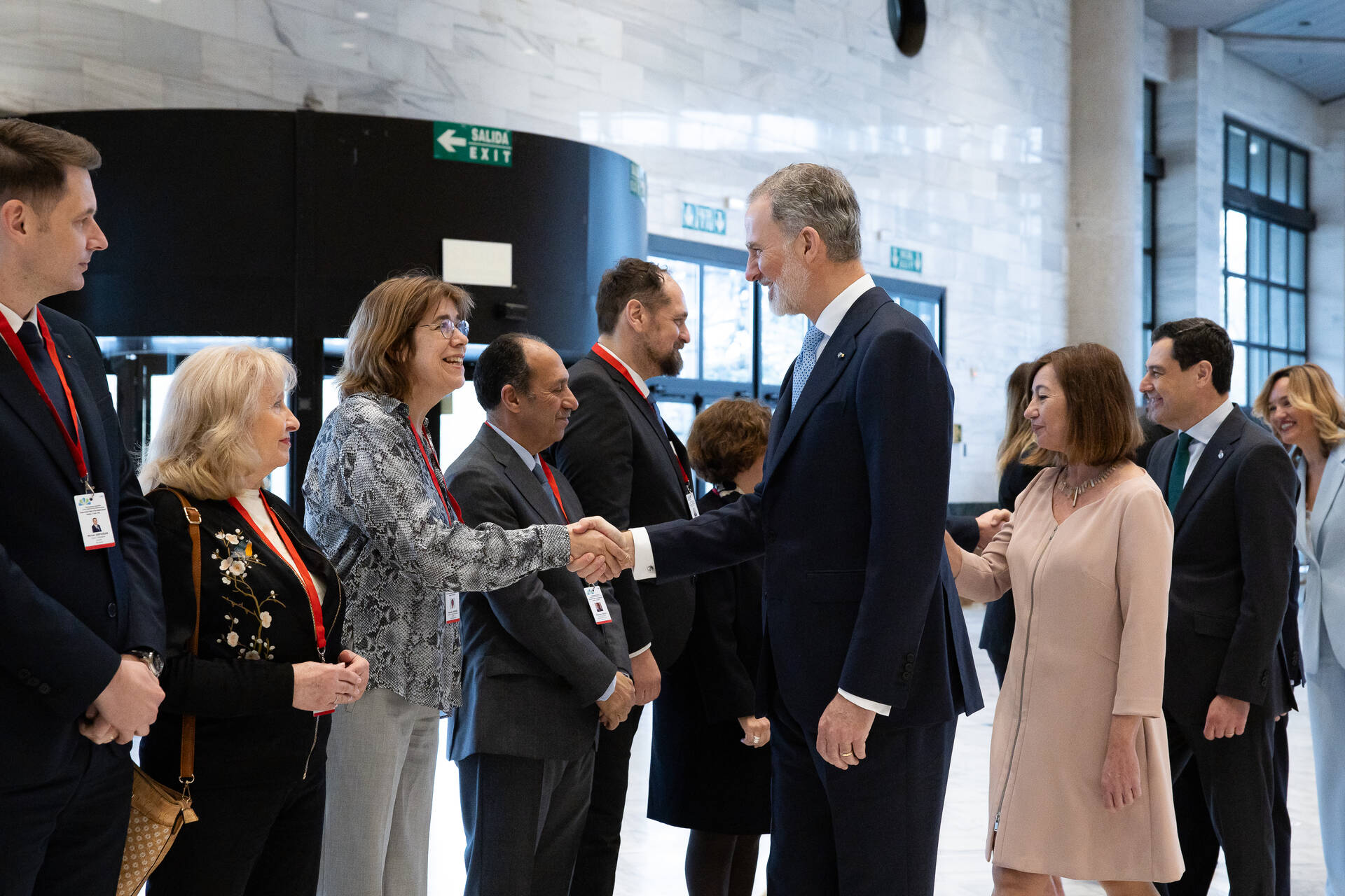 Senator Daan Roovers schudt hand Spaanse koning