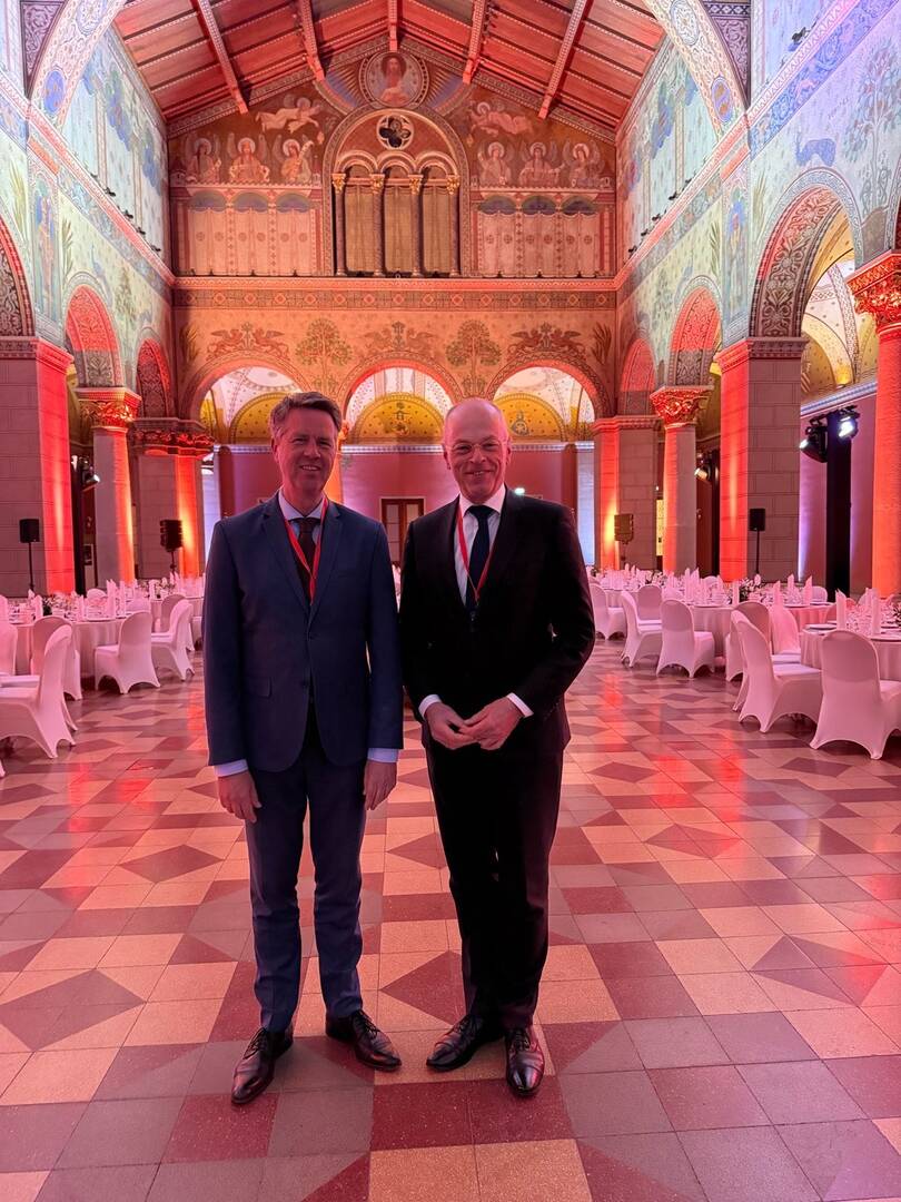 Voorzitters van Eerste en Tweede Kamer bij de conferentie in Boedapest