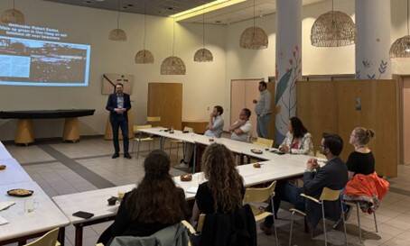 Het werkbezoek begon met een presentatie