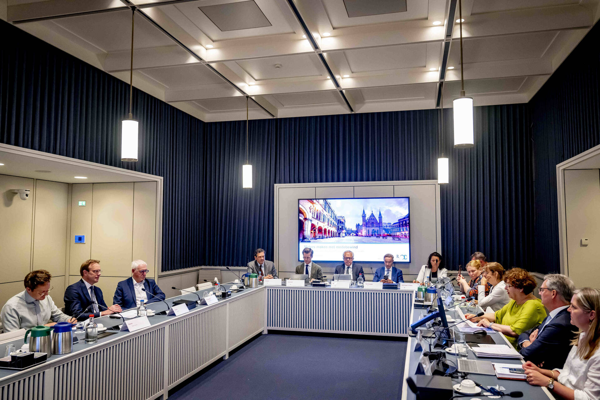De commissie voor Binnenlandse Zaken in bespreking met de Raad voor het Openbaar Bestuur.