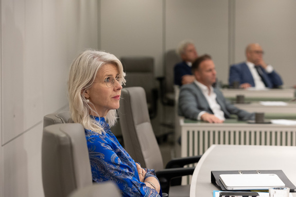 Minister Keijzer van Volkshuisvesting en Ruimtelijke Ordening tijdens het debat op 7 juli 2025