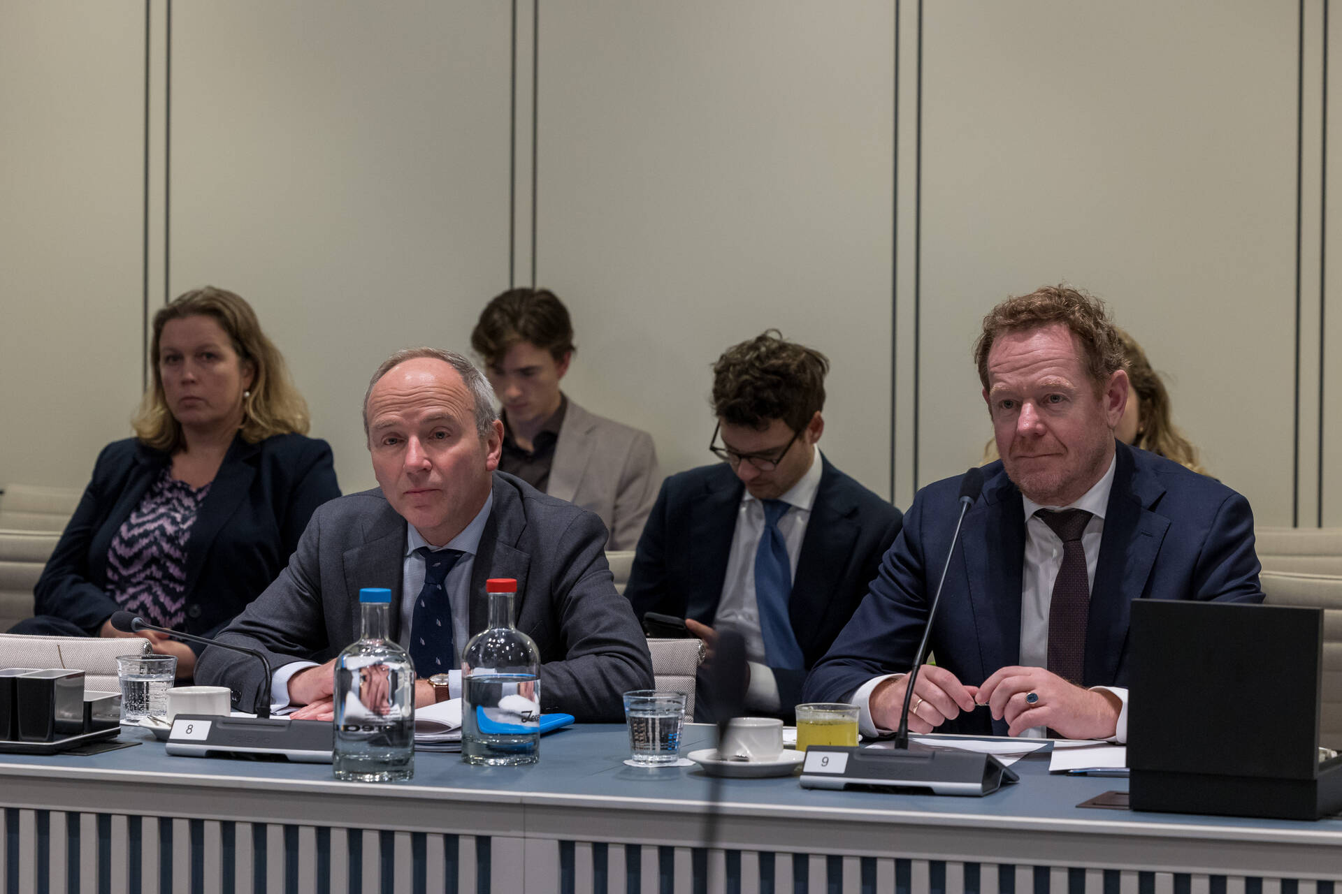 De commissie voor Buitenlandse Zaken en Ontwikkelingshulp maakte kennis met demissionair minister Van Weel van Buitenlandse Zaken