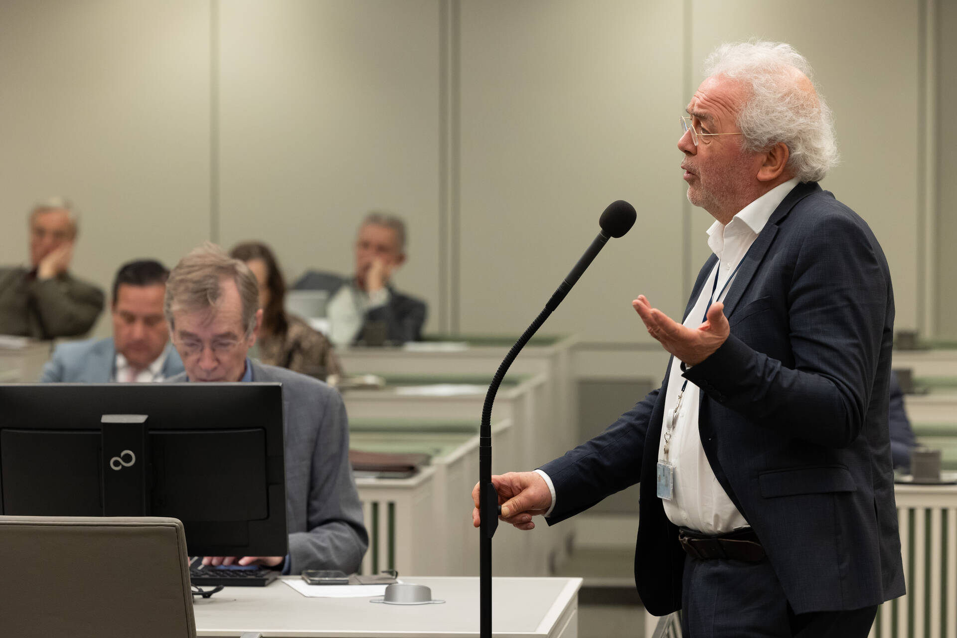 Senator Koffeman (PvdD) bij de interruptiemicrofoon