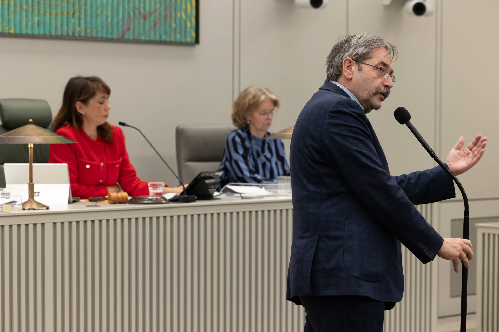 Senator Bovens (CDA) bij de interruptiemicrofoon