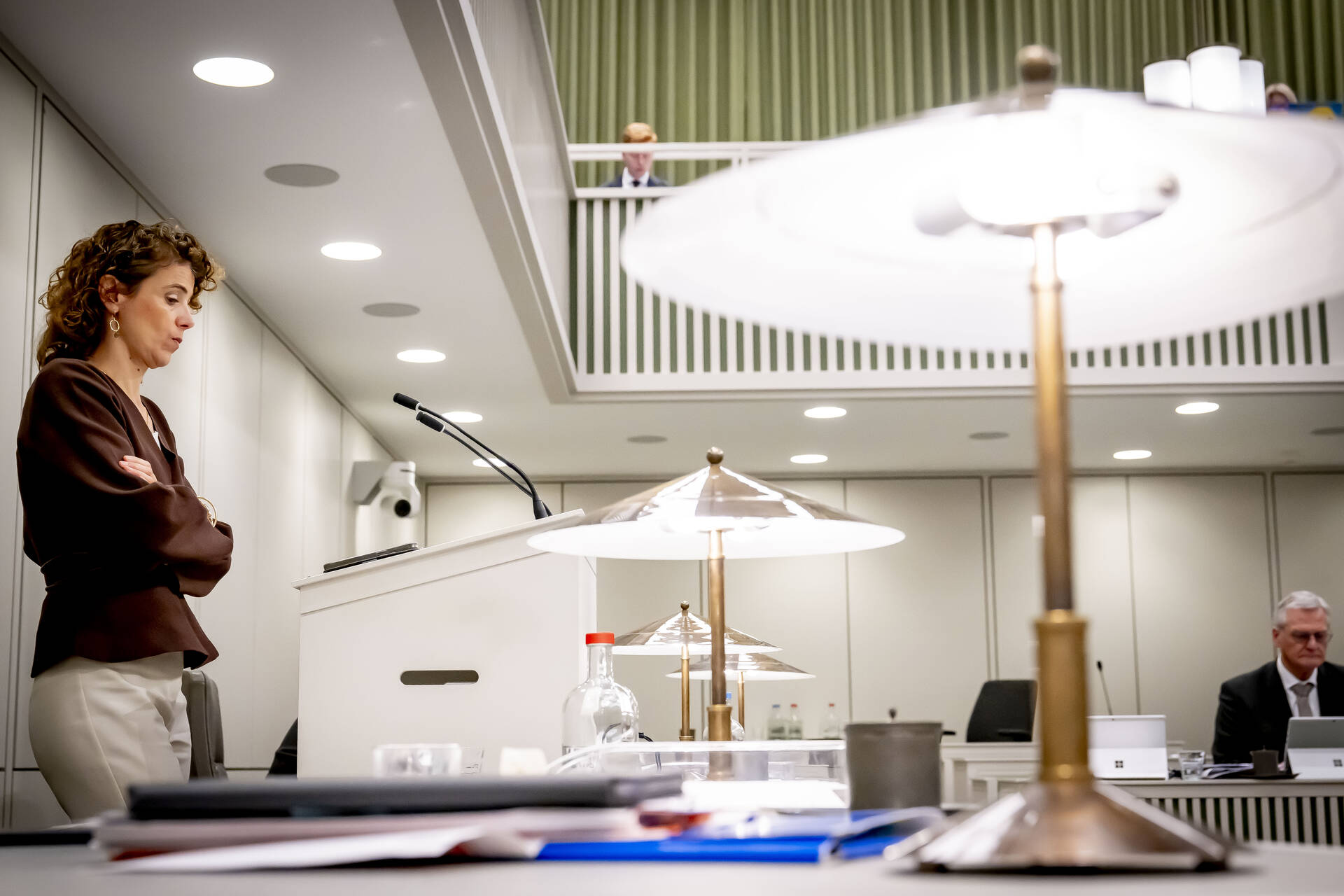 Demissionair minister Hermans tijdens het debat op 16 december 2025