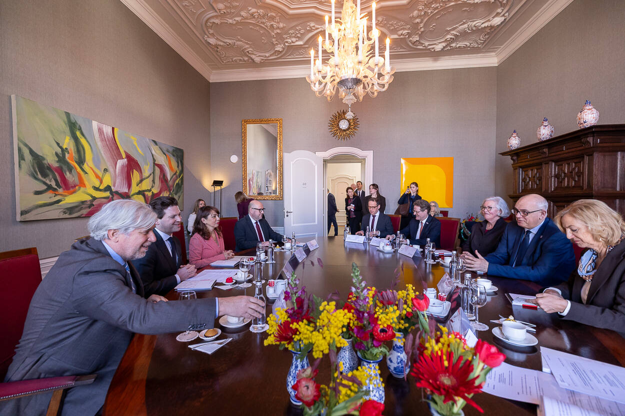 Gesprek tussen de twee Voorzittersdelegaties