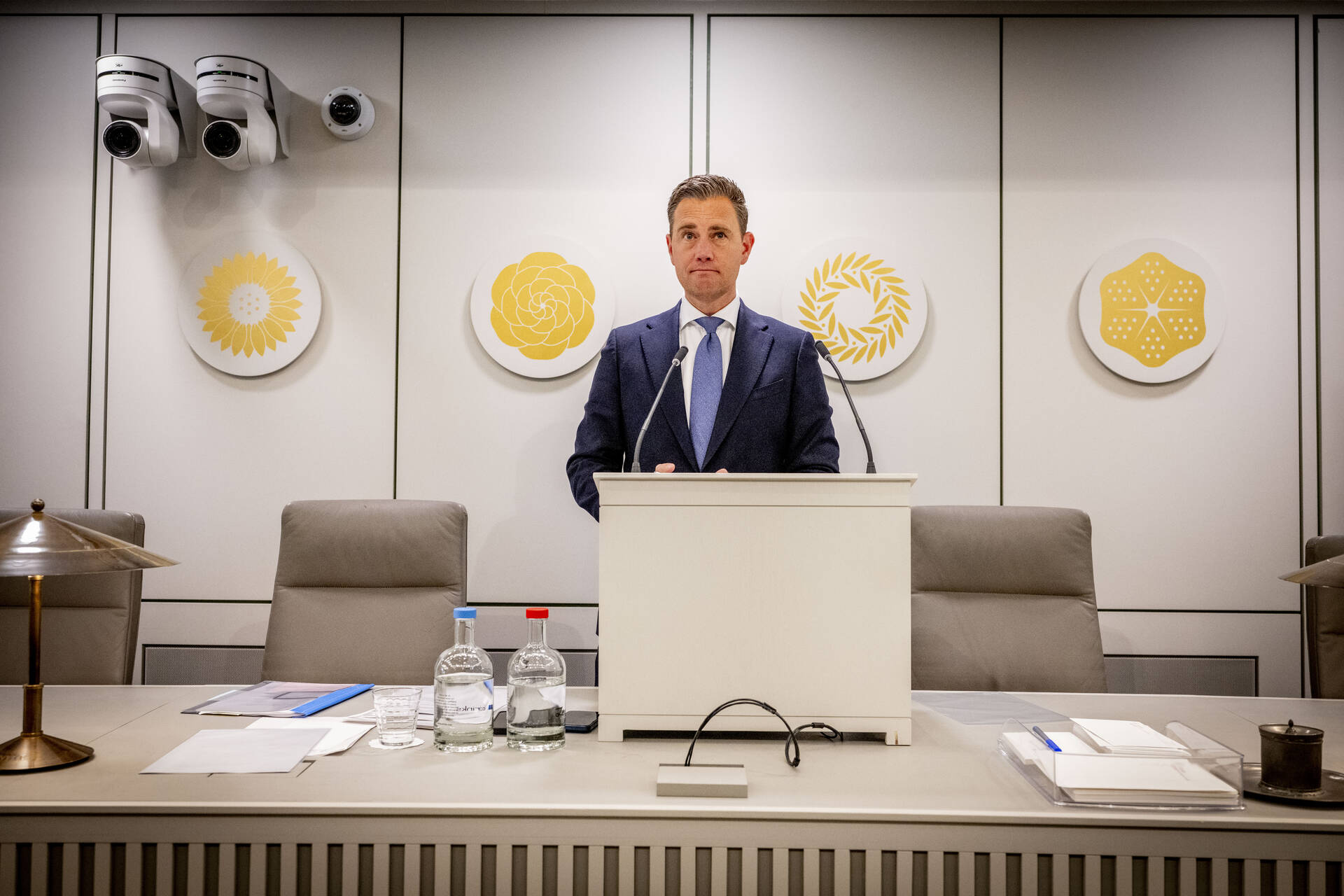 Minister Heinen tijdens het debat op 12 mei 2026