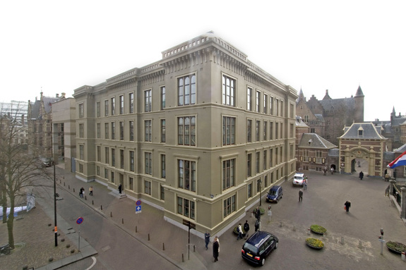 Het voormalige gebouw Koloniën huisvest tegenwoordig de werkkamers van Kamerleden en hun medewerkers