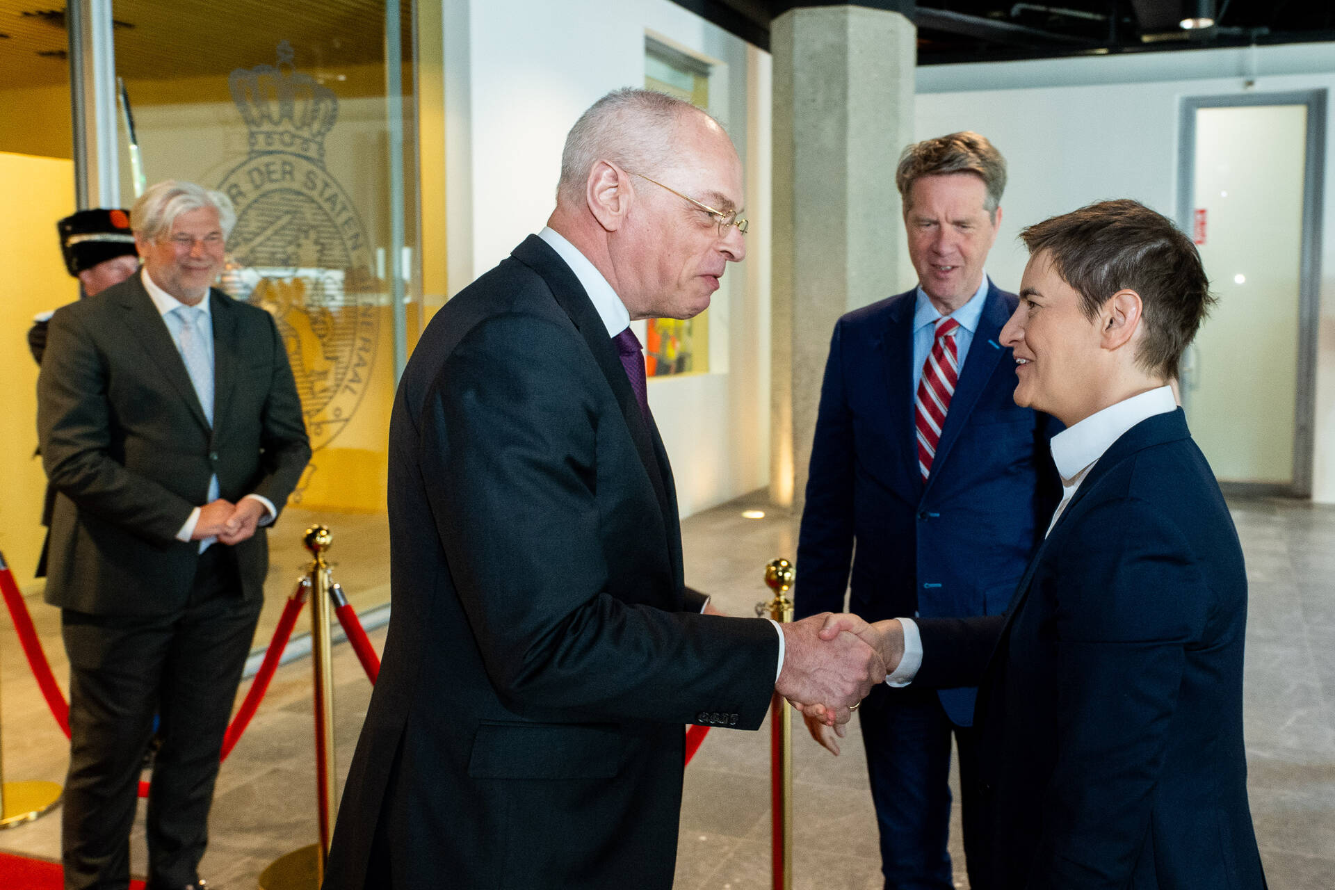 Eerste Kamervoorzitter Bruijn begroet de Servische parlementsvoorzitter Brnabić