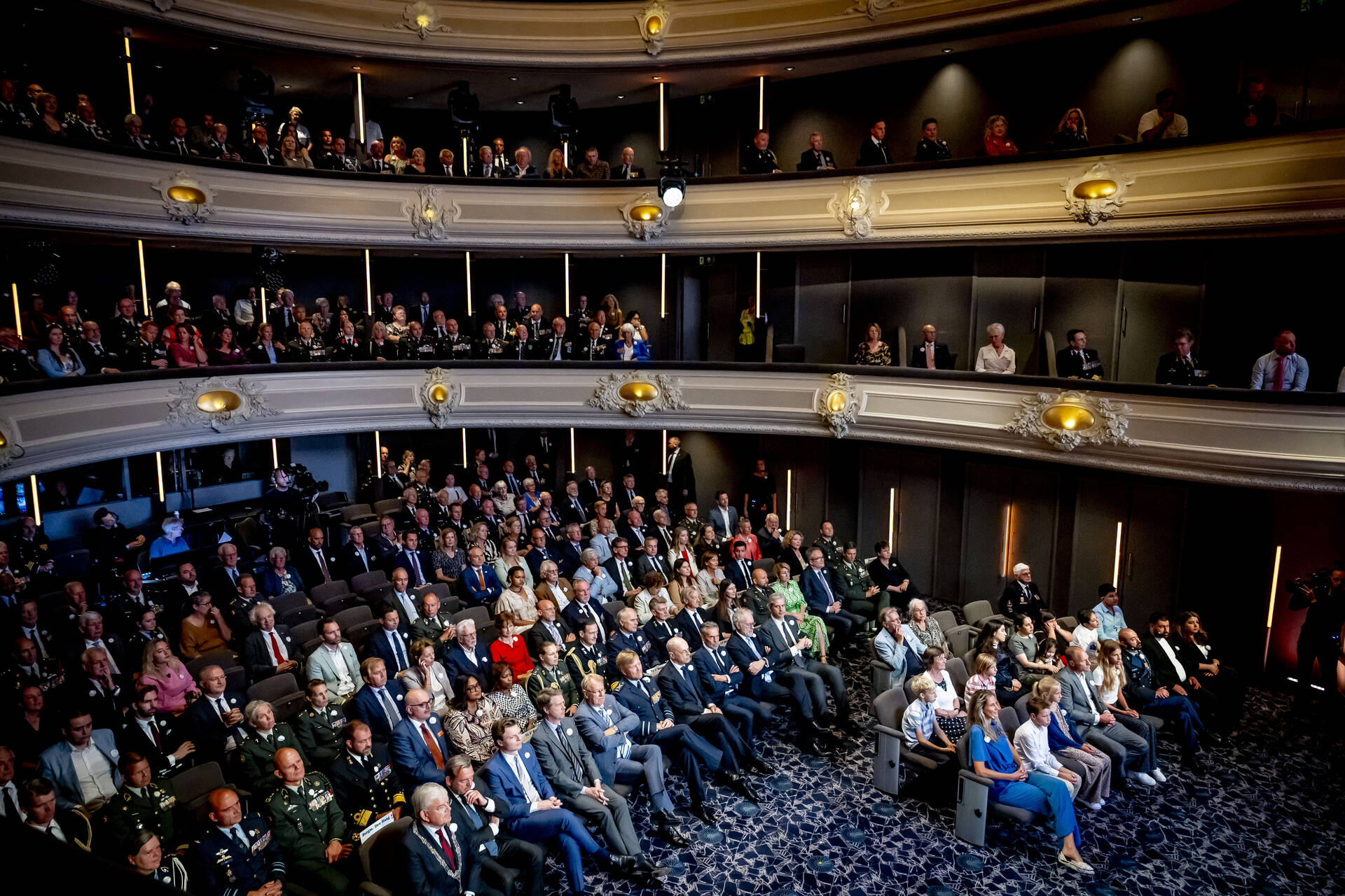 Kamervoorzitters aanwezig bij Veteranendag in de Koninklijke Schouwburg in Den Haag